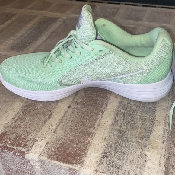 Nike Mint Green Running Shoes - Picture 6 of 15